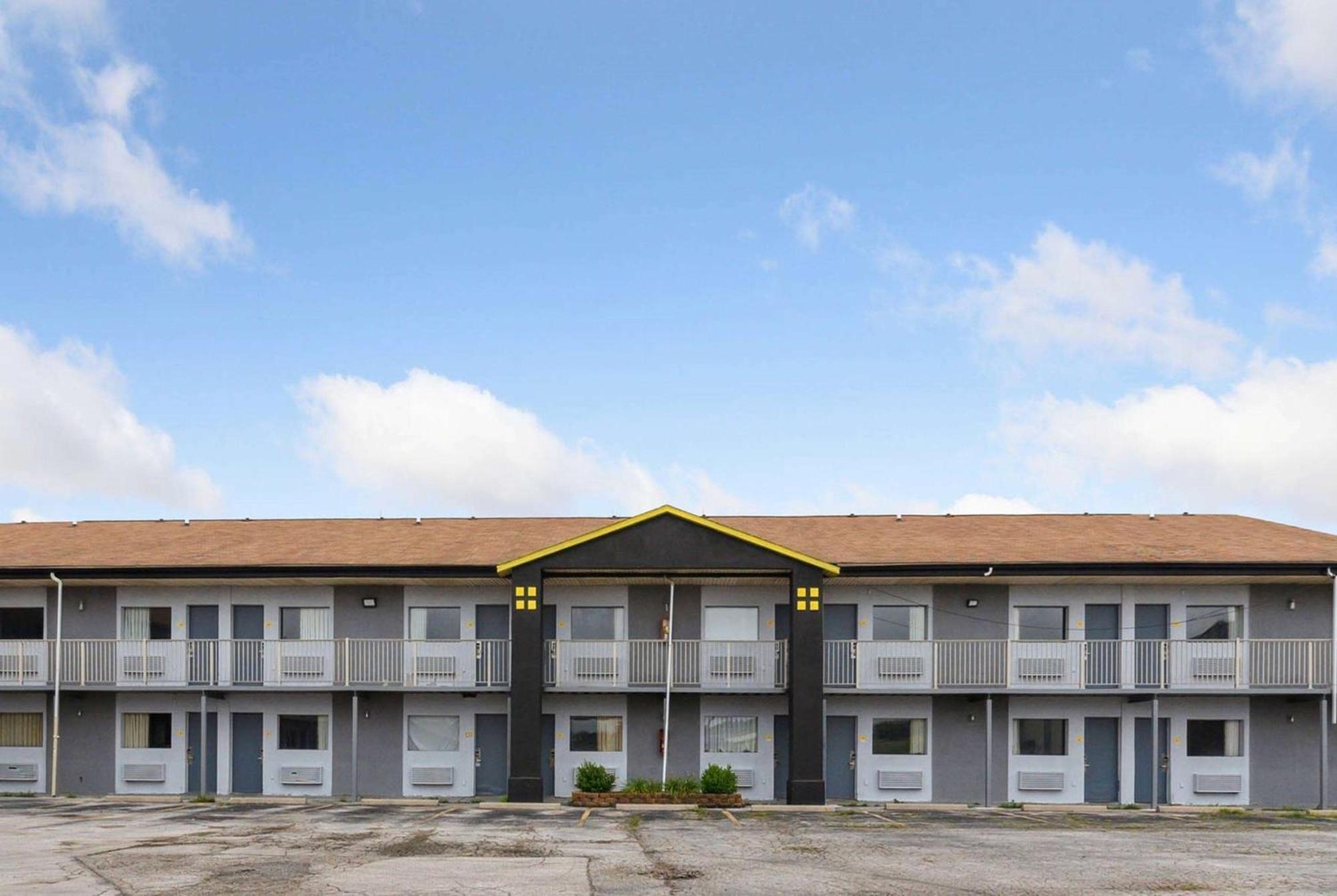 מלון Super 8 By Wyndham Millbury/Toledo מראה חיצוני תמונה