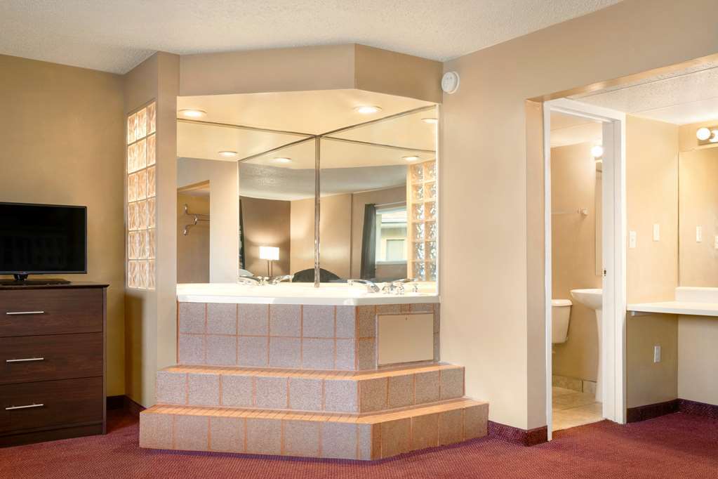 מלון Super 8 By Wyndham Millbury/Toledo חדר תמונה